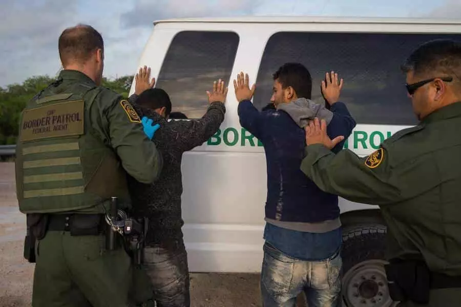 Illegal immigrants arrested at border
