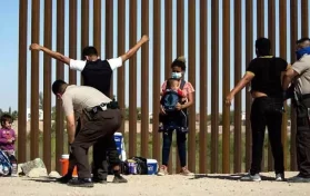 illegal migrants at the border wall