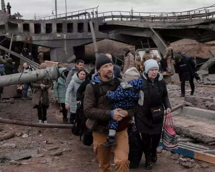 ukraine people fleeing war