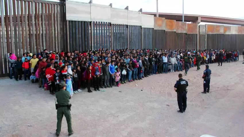 illegal immigrants mexico border